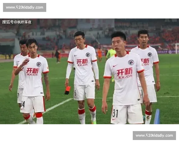 关键时刻失误频频导致球队无缘晋级留下深刻遗憾与反思启示录