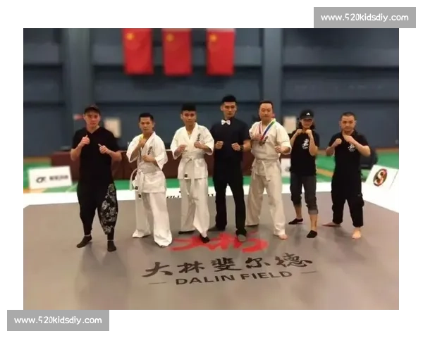 围绕橄榄球赛激烈对抗展现团队精神与战术智慧的精彩赛事全面解析